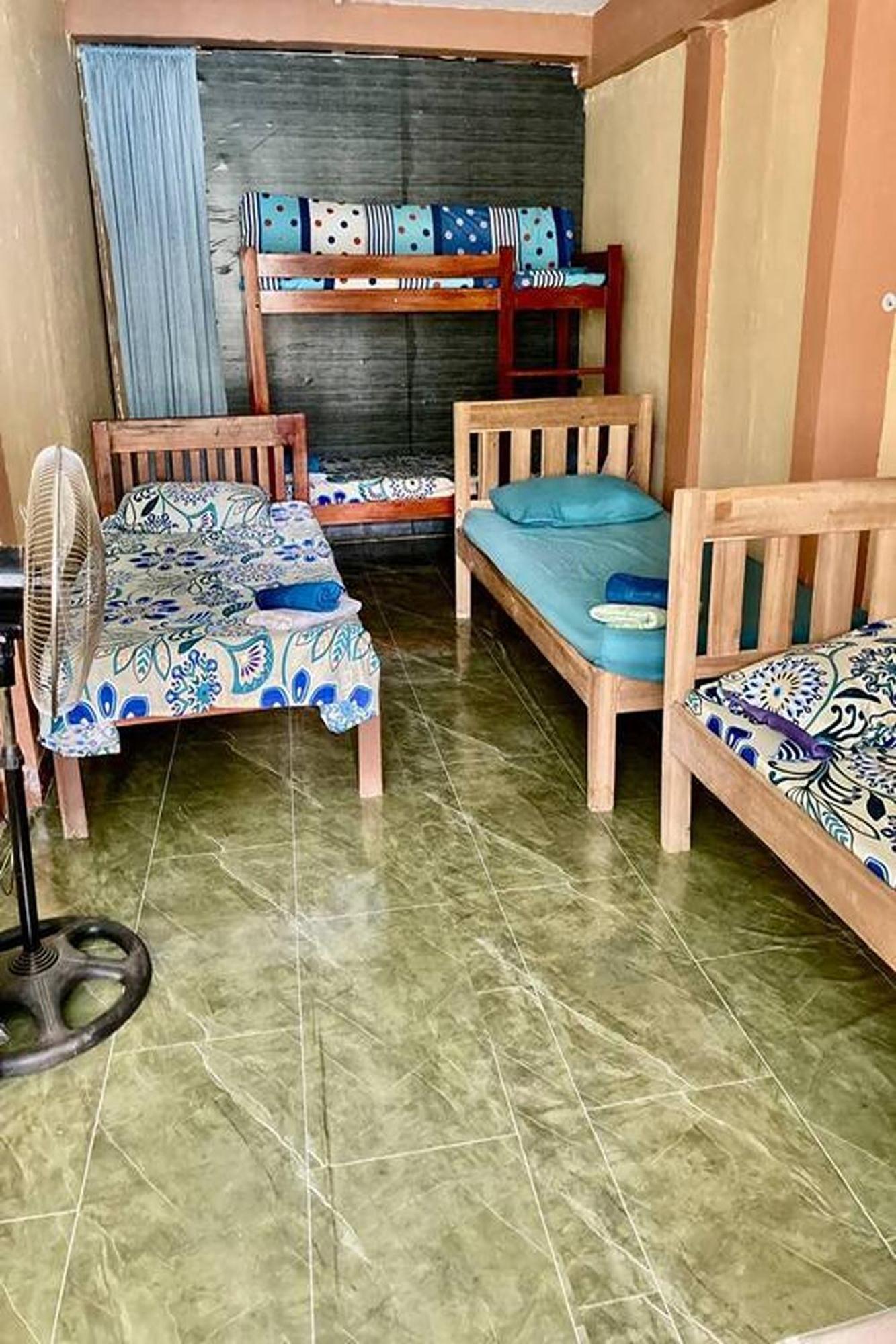 Larosa Hostel Puerto Princesa Eksteriør bilde